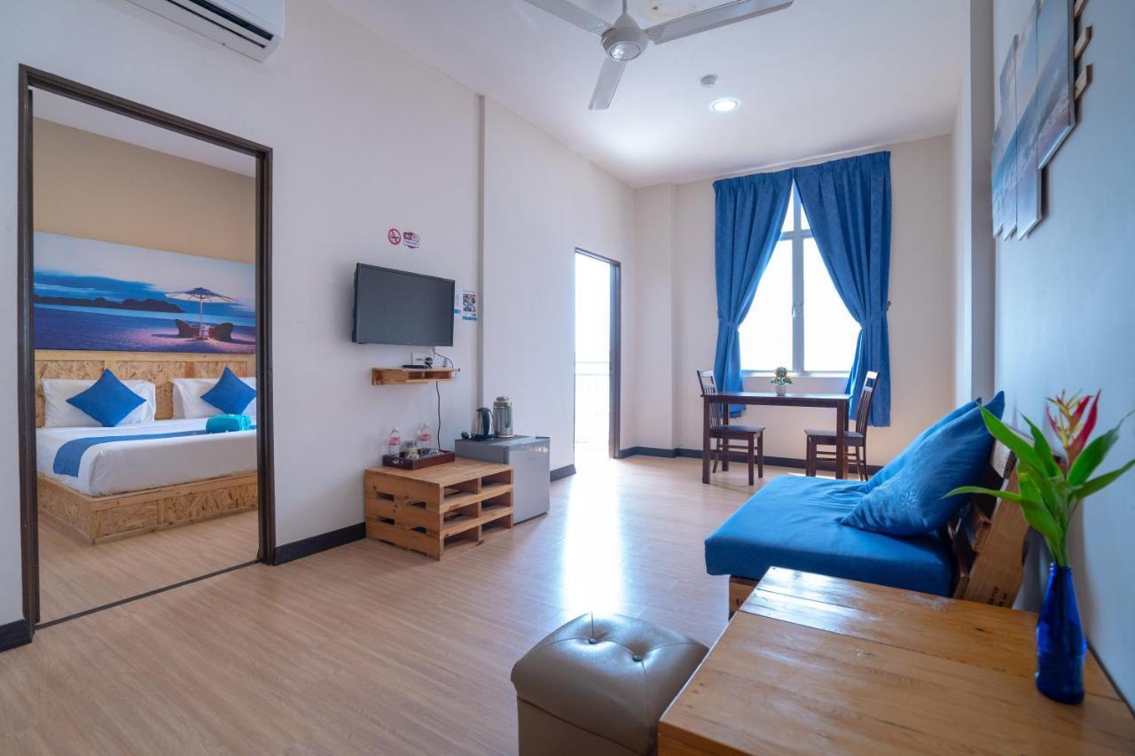 Paretto Seaview Hotel Пантай-Сенанг Экстерьер фото