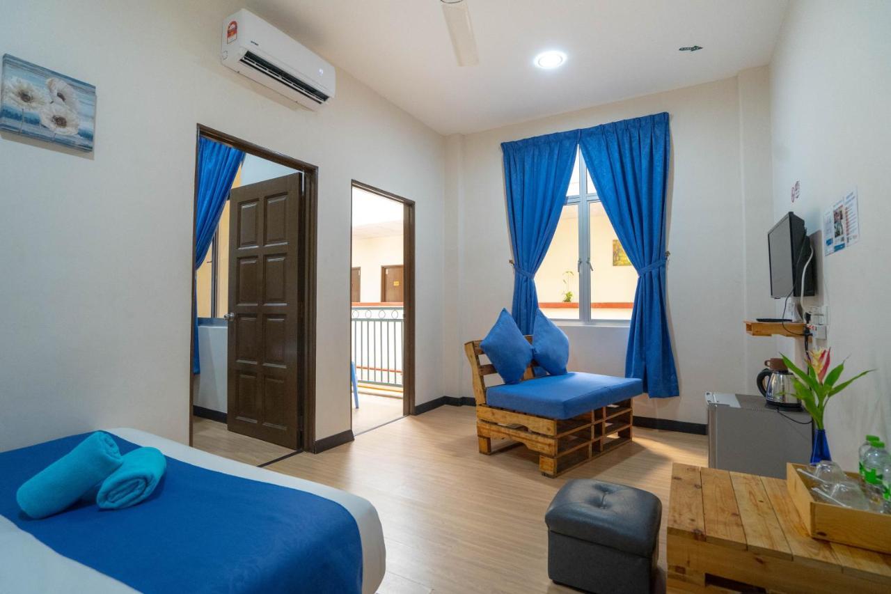 Paretto Seaview Hotel Пантай-Сенанг Экстерьер фото