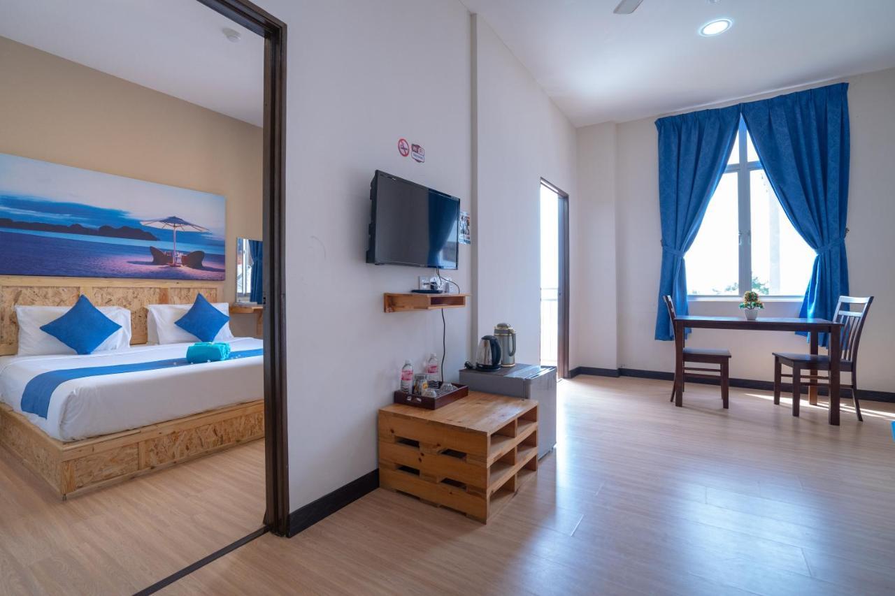 Paretto Seaview Hotel Пантай-Сенанг Экстерьер фото