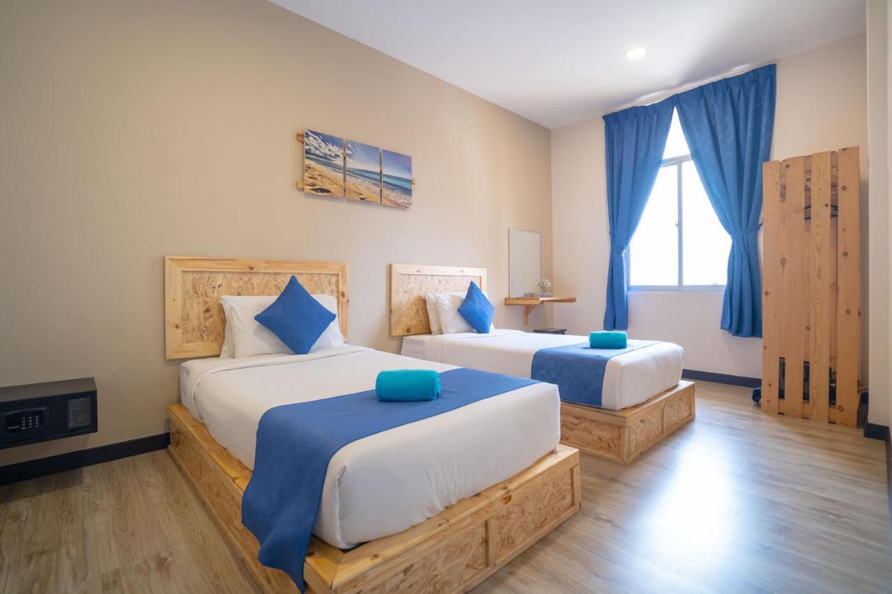 Paretto Seaview Hotel Пантай-Сенанг Экстерьер фото