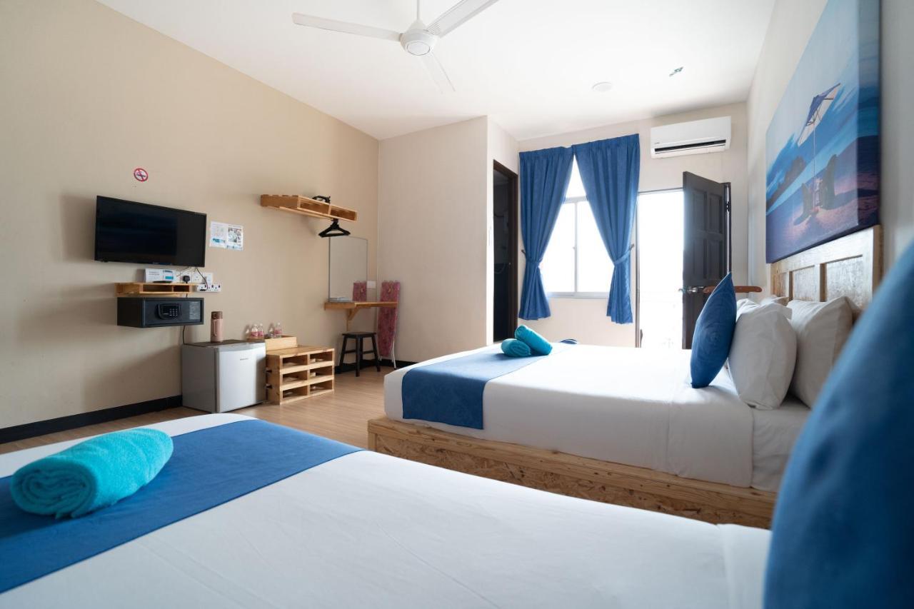Paretto Seaview Hotel Пантай-Сенанг Экстерьер фото
