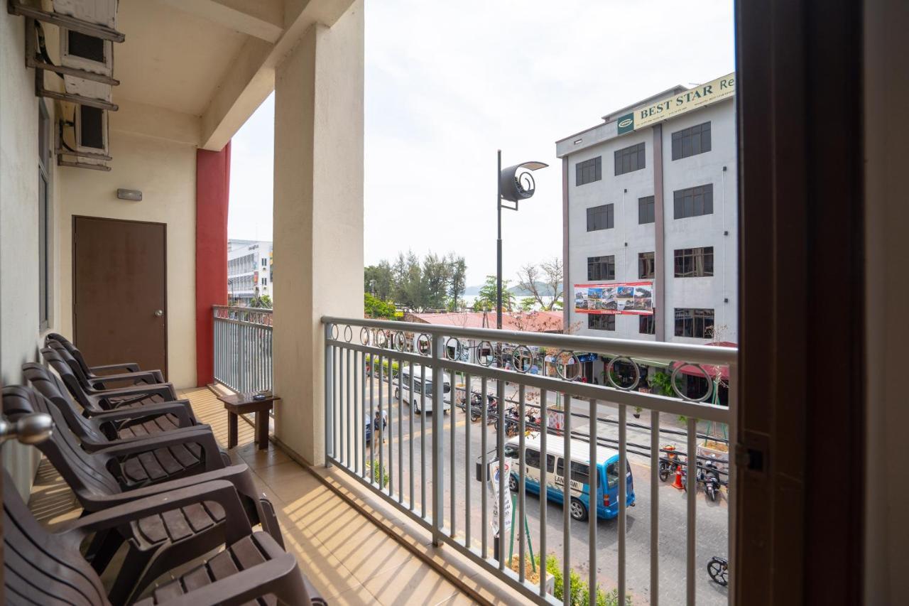 Paretto Seaview Hotel Пантай-Сенанг Экстерьер фото
