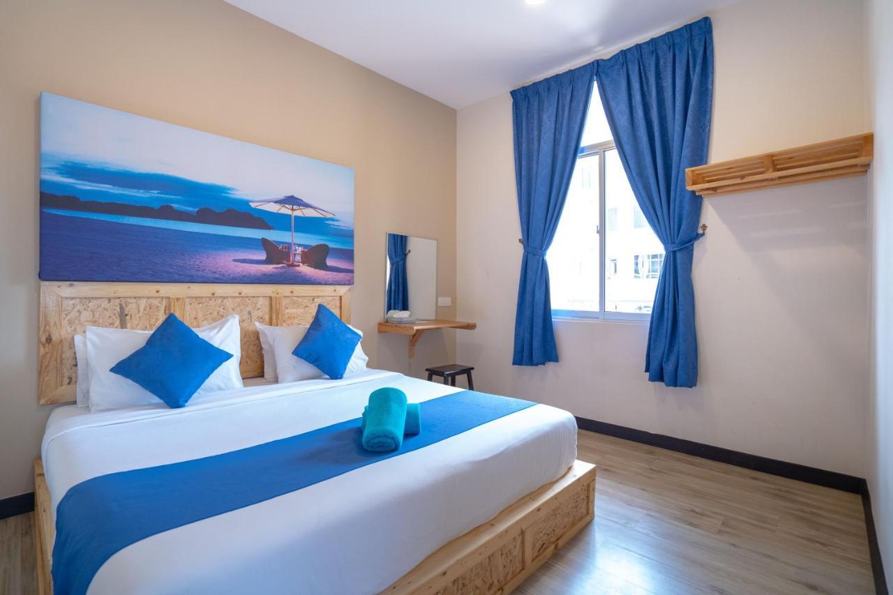 Paretto Seaview Hotel Пантай-Сенанг Экстерьер фото